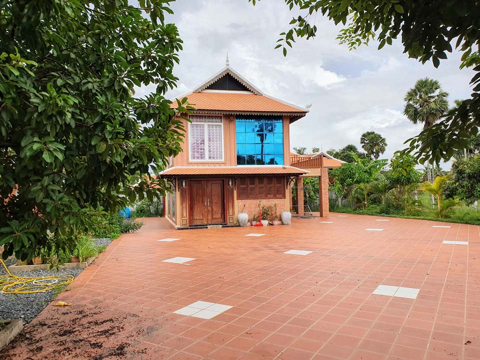 2-bed-villa-for-rent-kampot-huge-garden-gazebo-500-per-month (1)