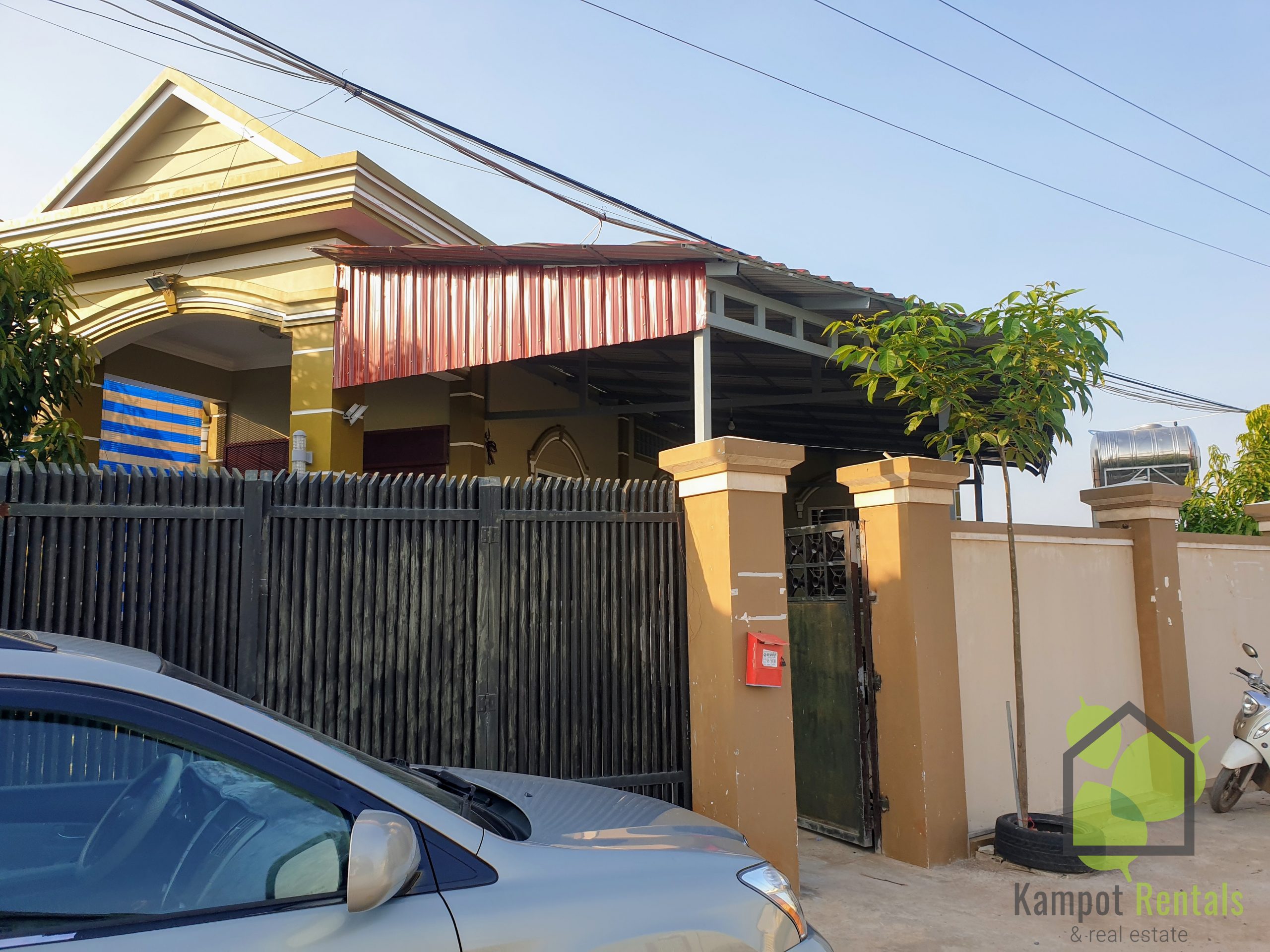 3 bedroom house - Very private and secure - Large bedrooms and big kitchen Kampot