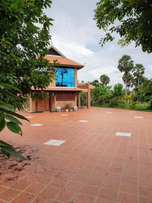 bed villa for rent kampot huge garden gazebo  per month