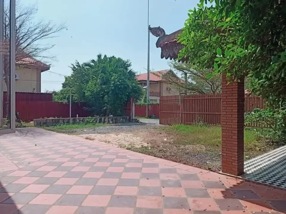 large secure garden - 2 bed villa for rent kampot