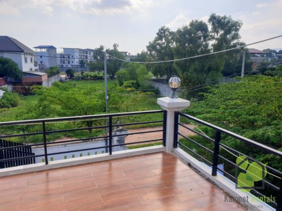 3 Bed house - Western style - Balcony, Terrace & courtyard garden Kampot