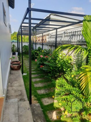 3 Bed house - Western style - Balcony, Terrace & courtyard garden Kampot