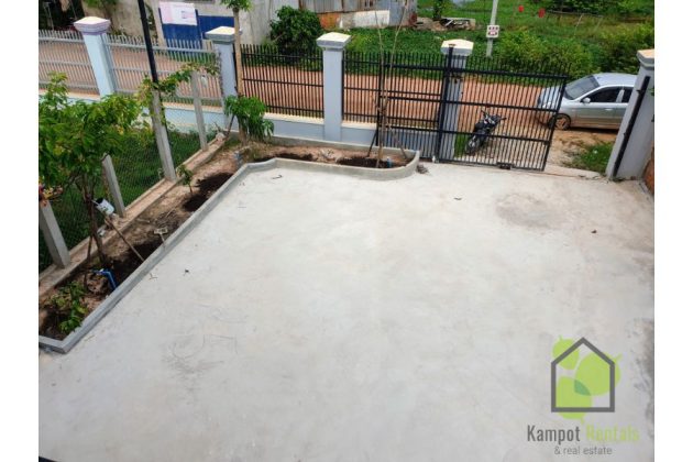 front yard view - house for rent Kampot