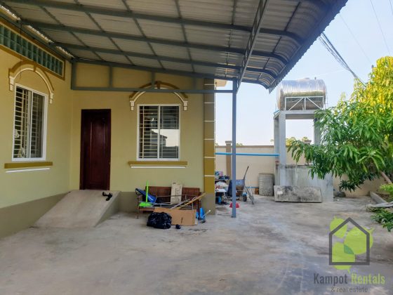 3 bedroom house - Very private and secure - Large bedrooms and big kitchen Kampot