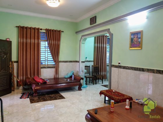 6 Bedroom house - Large living & kitchen area - Roof terrace Kampot