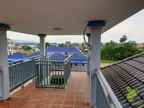 6 Bedroom house - Large living & kitchen area - Roof terrace Kampot